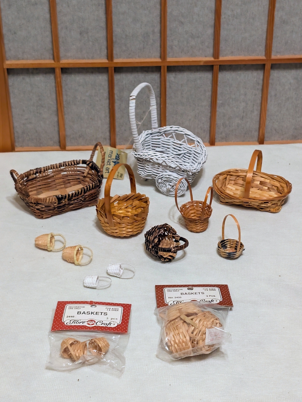 Vtg 17 pcs Miniature Wicker Basket Lot Dollhouse Crafts Diorama Fibre-Craft NOS